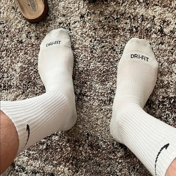 Nike Dri-FIT Athletic White Socks - Picture 4 of 4